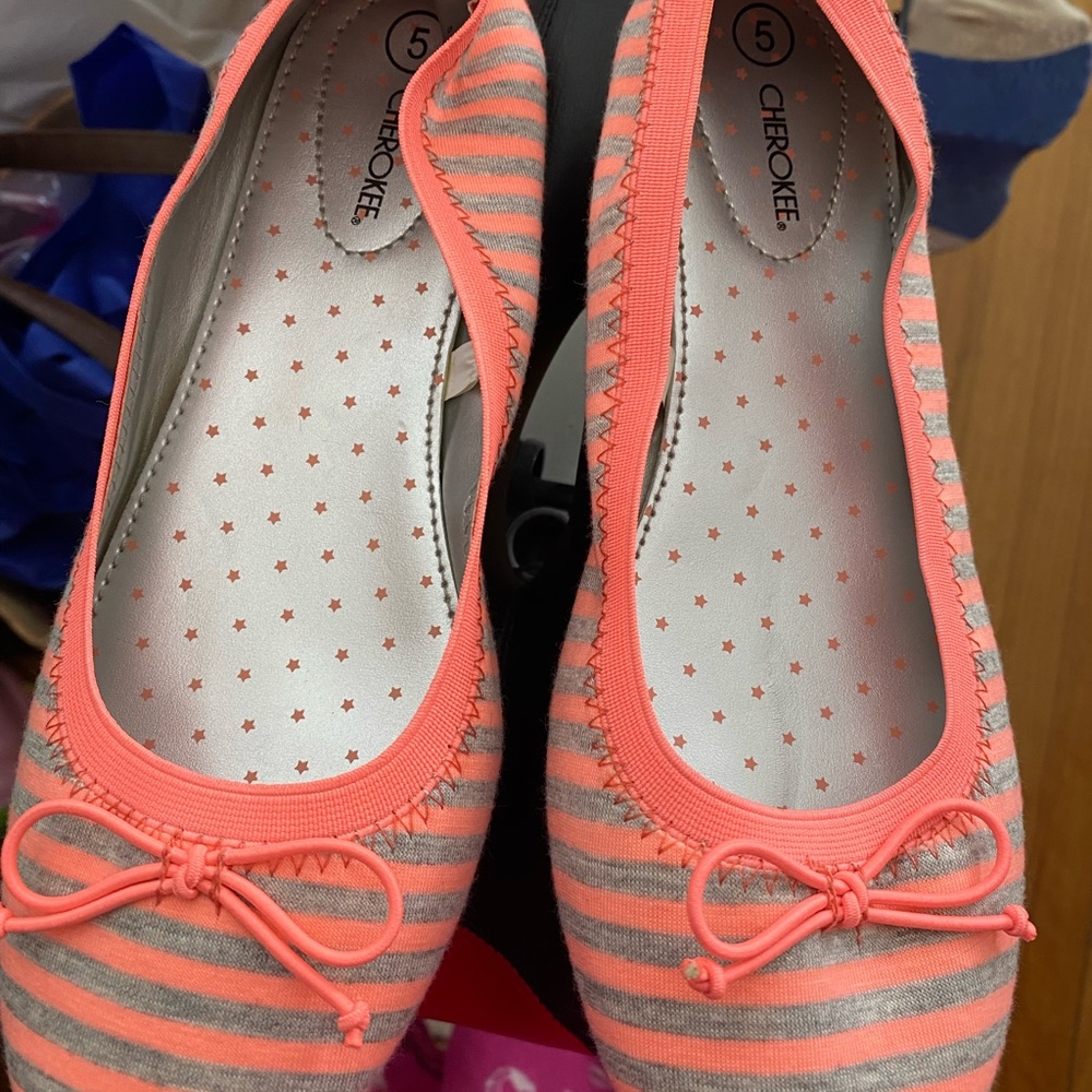 Gray& orange Flat
